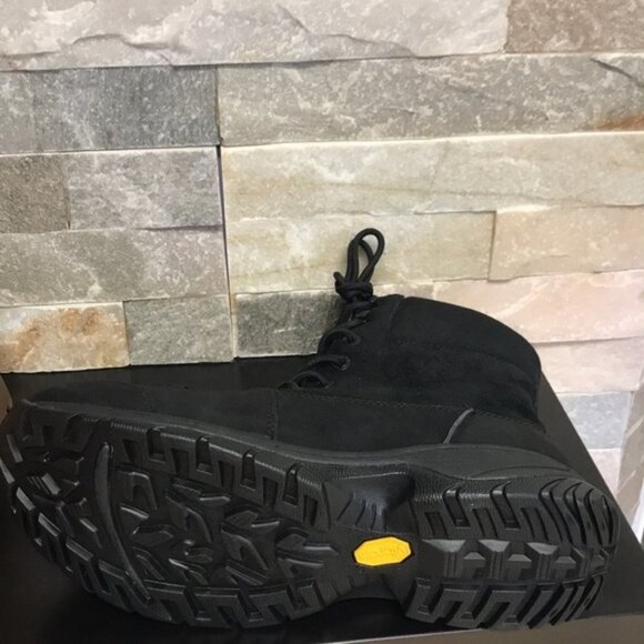 UGG Men's Metcalf Waterproof Boot - Picture 9 of 9